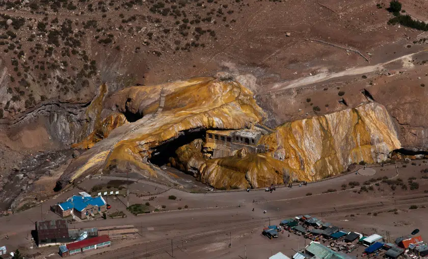 En este momento estás viendo Puente del Inca, Las Heras